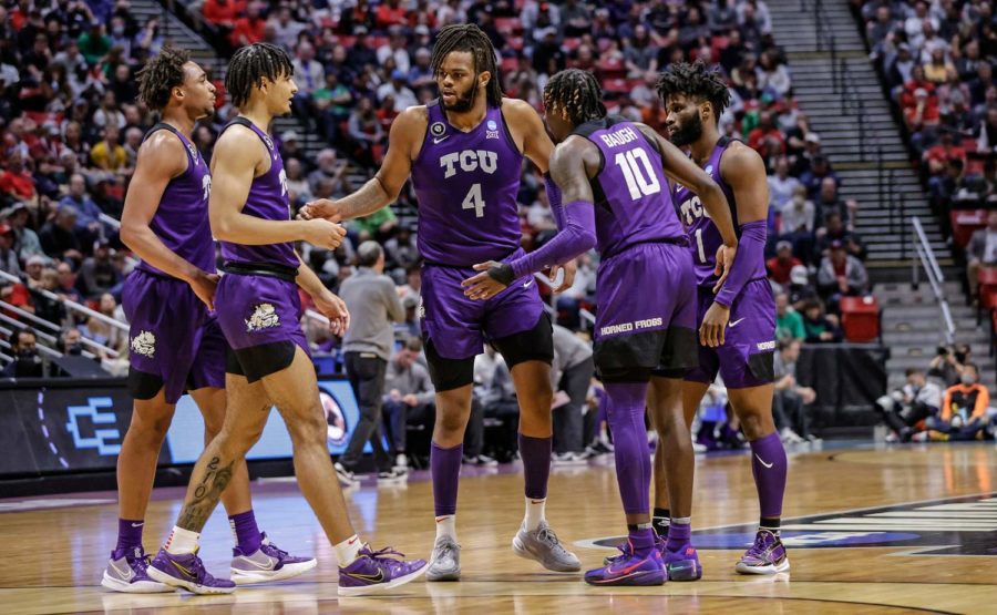 TCU players huddle together during the Frogs nail-biting 80-75 overtime loss to one seed Arizona in the Second Round of the NCAA tournament on Mar. 20, 2022, in San Diego, Calif. (Photo courtesy of gofrogs.com)