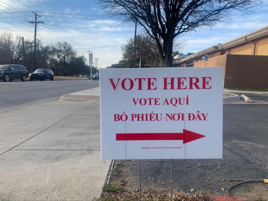 A+sign+in+English%2C+Spanish+and+Vietnamese+points+to+the+polling+station+at+Tanglewood+Elementary+School+Tuesday+morning.+%28Breana+Adams%2FTCU+360%29