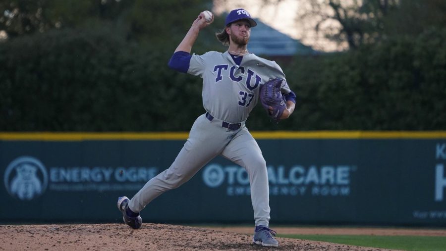 Relief+pitcher+Caleb+Bolden+allows+two+hits+in+three+scoreless+innings+as+TCU+defeats+UT+Arlington+10-2+on+April+5%2C+2022.+%28Photo+courtesy+of+Gofrogs.com%29