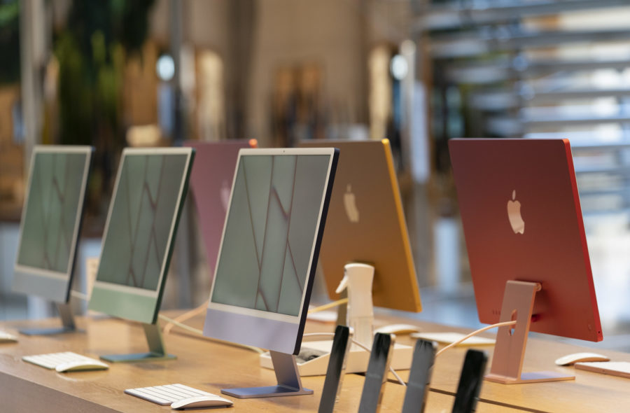 The new 24 iMac desktop computers are displayed in an Apple store, Friday, May 21, 2021, in New York.  (AP Photo/Mark Lennihan)