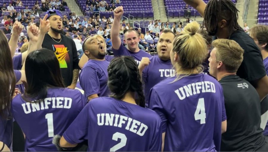 Beta Theta Pi fraternity hosts their very own basketball game to fundraise for their Special Olympics team to compete in Florida (Katharine Vaughn / TCU 360)