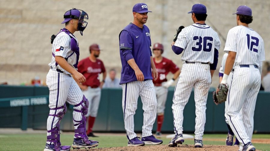 TCU+Baseball+head+coach+Kirk+Saarloos+talks+to+Marcelo+Perez+during+a+mound+visit+on+May+20%2C+2022.+%28Photo+courtesy+of+GoFrogs.com%29