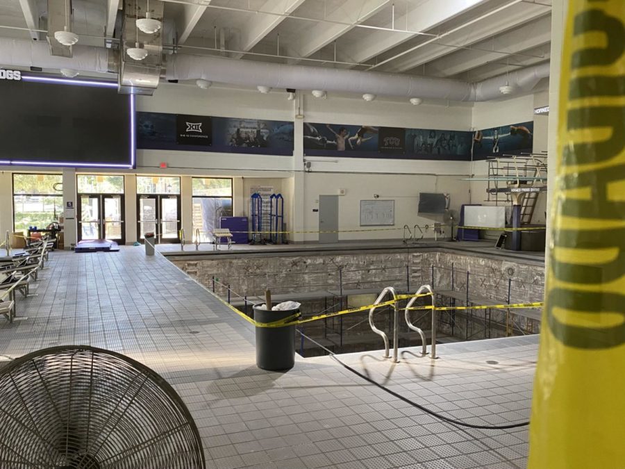 The indoor pools at the University Recreation Center are empty after a routine maintenance check turned into a construction project (Lucy Puente / TCU 360)
