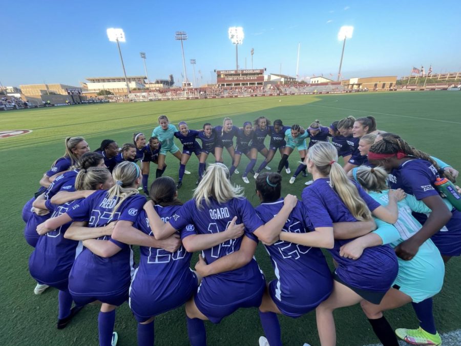 Horned Frogs huddle up in College Station, Texas, on Sept. 8, 2022. (Photo courtesy of GoFrogs.com)