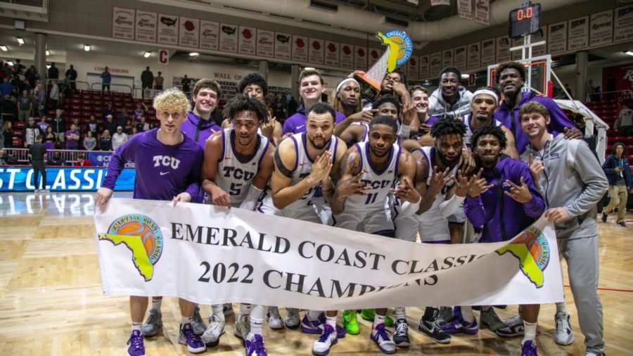 TCU+mens+basketball+celebrates+their+2022+Emerald+Coast+Classic+championship+on+Nov.+26%2C+2022.+%28Photo+courtesy+of+GoFrogs.com%29