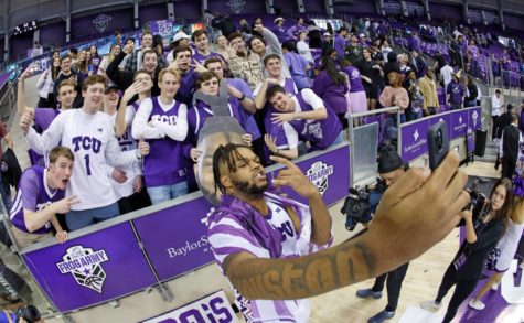 TCU center Eddie Lampkin Jr. takes pictures with students vs Kansas State on Jan. 14, 2023. (Photo courtesy of GoFrogs.com)