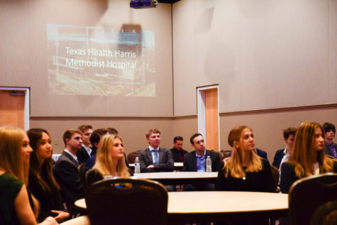 Business students engage in conversation at the speaker event hosted by Delta Sigma Pi fraternity. (Georgie London/Staff Writer)