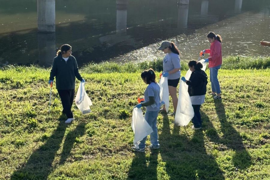 Local elementary students pickup trash along the Trinity River. (Georgie London/Staff Writer)
