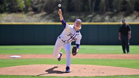 TCU baseball clinches weekend series with dominant victory against Jayhawks
