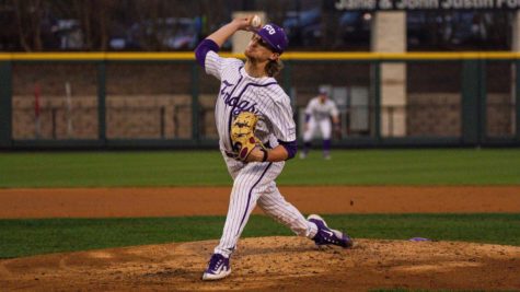 No. 10 TCU baseballs early defensive mistakes prove costly against UT Arlington