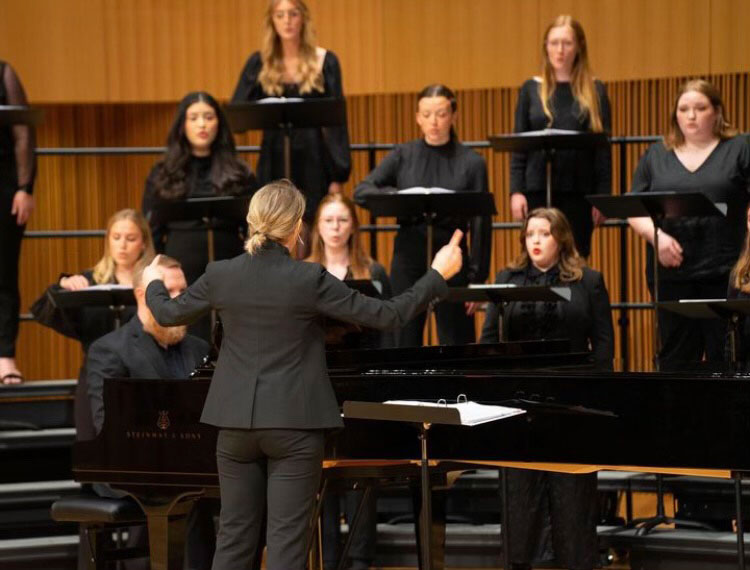 Marla Ringel directing Cantiamo (courtesy of TCU choral student)