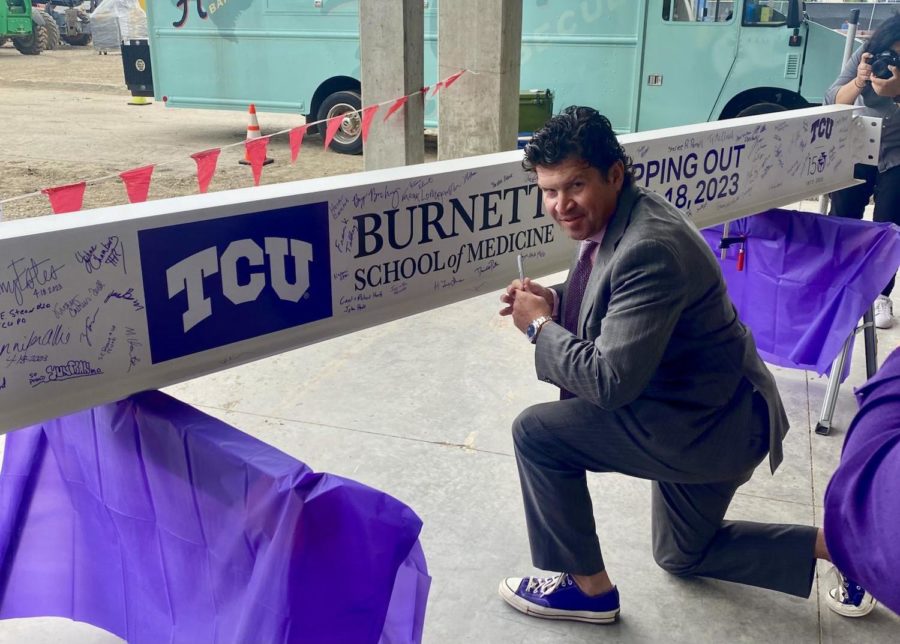 Daniel Pullin, TCU President, signing the beam at the Topping Out ceremony. (Mason Claire Gillingwater/Staff Writer)