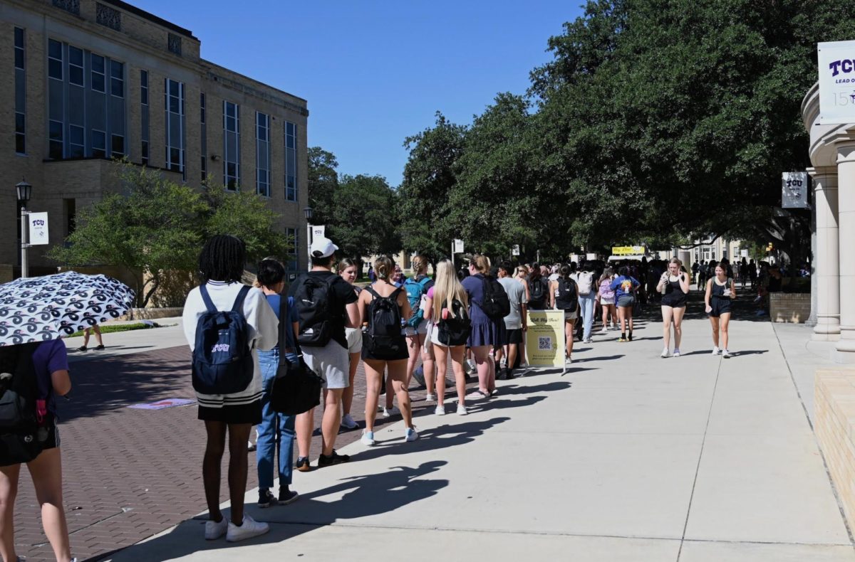 Students wait in line for hours for a free Elisa pendant from the Kendra Scott pop-up. 

