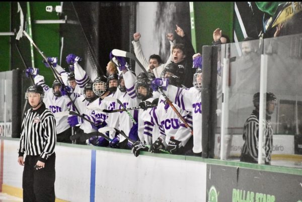 TCU mens club hockey team celebrate from the bench. (Photo courtesy of TCU hockey instagram)