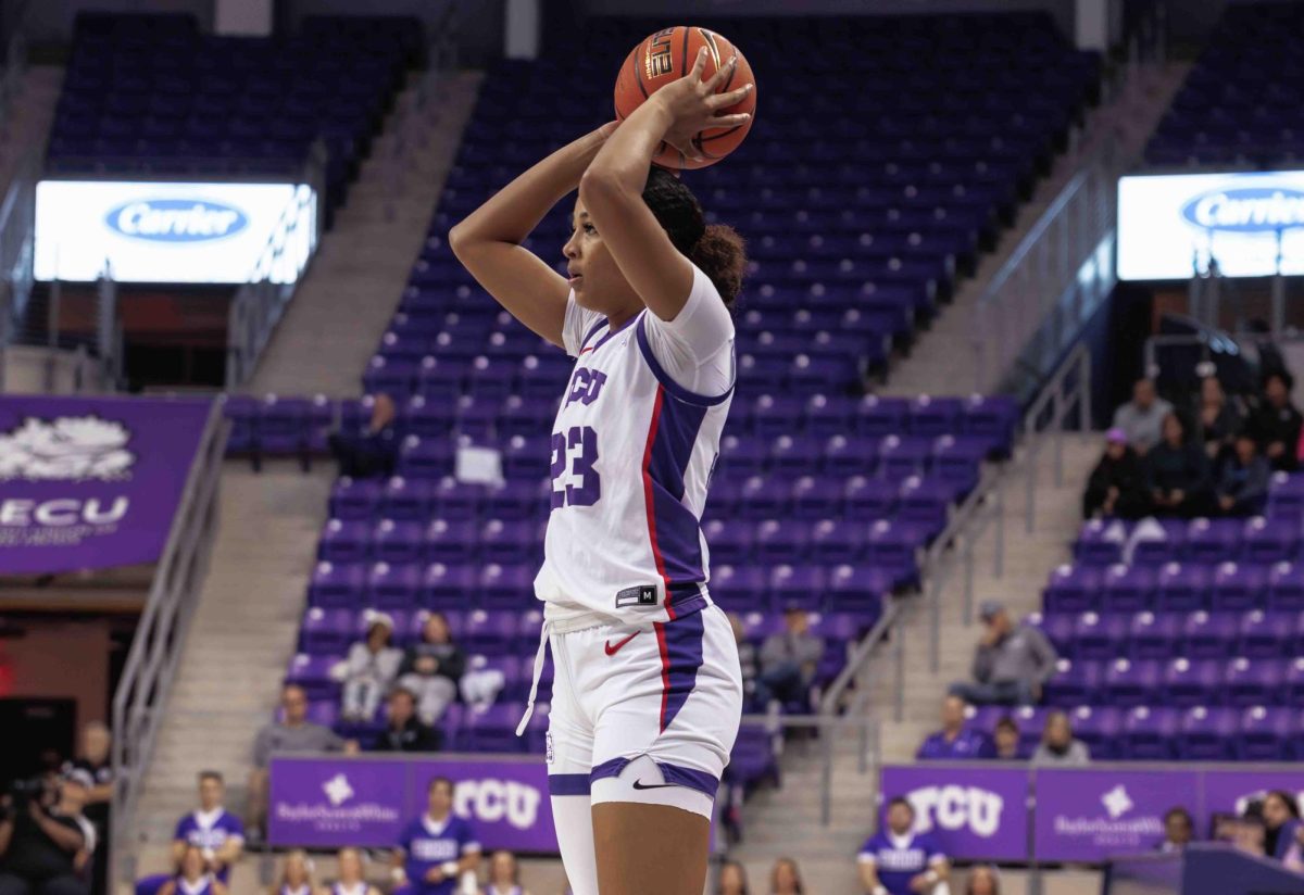 TCU forward Aaliyah Robinson looks to pass the ball at Ed and Rae Schollmaier Arena in Fort Worth, Texas on December 1st, 2023. The TCU Horned Frogs beat the Tulsa Golden Hurricane 82-50. (TCU360/ Tyler Chan)
