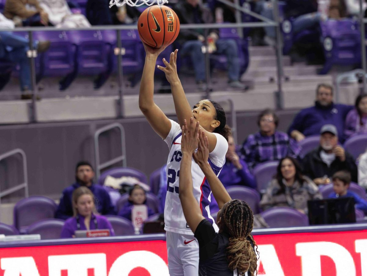 TCU forward Aaliyah Robinson goes up for the layup at Ed and Rae Schollmaier Arena in Fort Worth, Texas on January 23rd, 2024. The TCU Horned Frogs beat the UCF Knights 66-60. (TCU360/Tyler Chan)