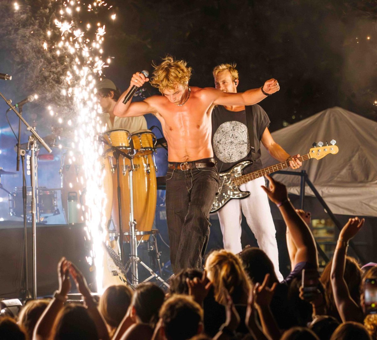 The Driver Era performs at TheEnd's welcome back concert in the TCU commons in Fort Worth, Texas on August 23rd, 2024. This marks lead singer Ross Lynch's second time at TCU in 2024. (TCU360/Tyler Chan)