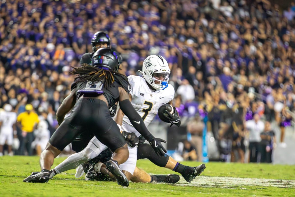 LaMareon James blocking a running back from UCF