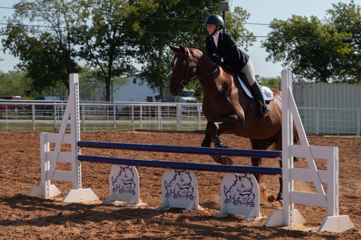 Maggie Dumrauf rides Java in Fences. (Billy Banks/Staff Writer)