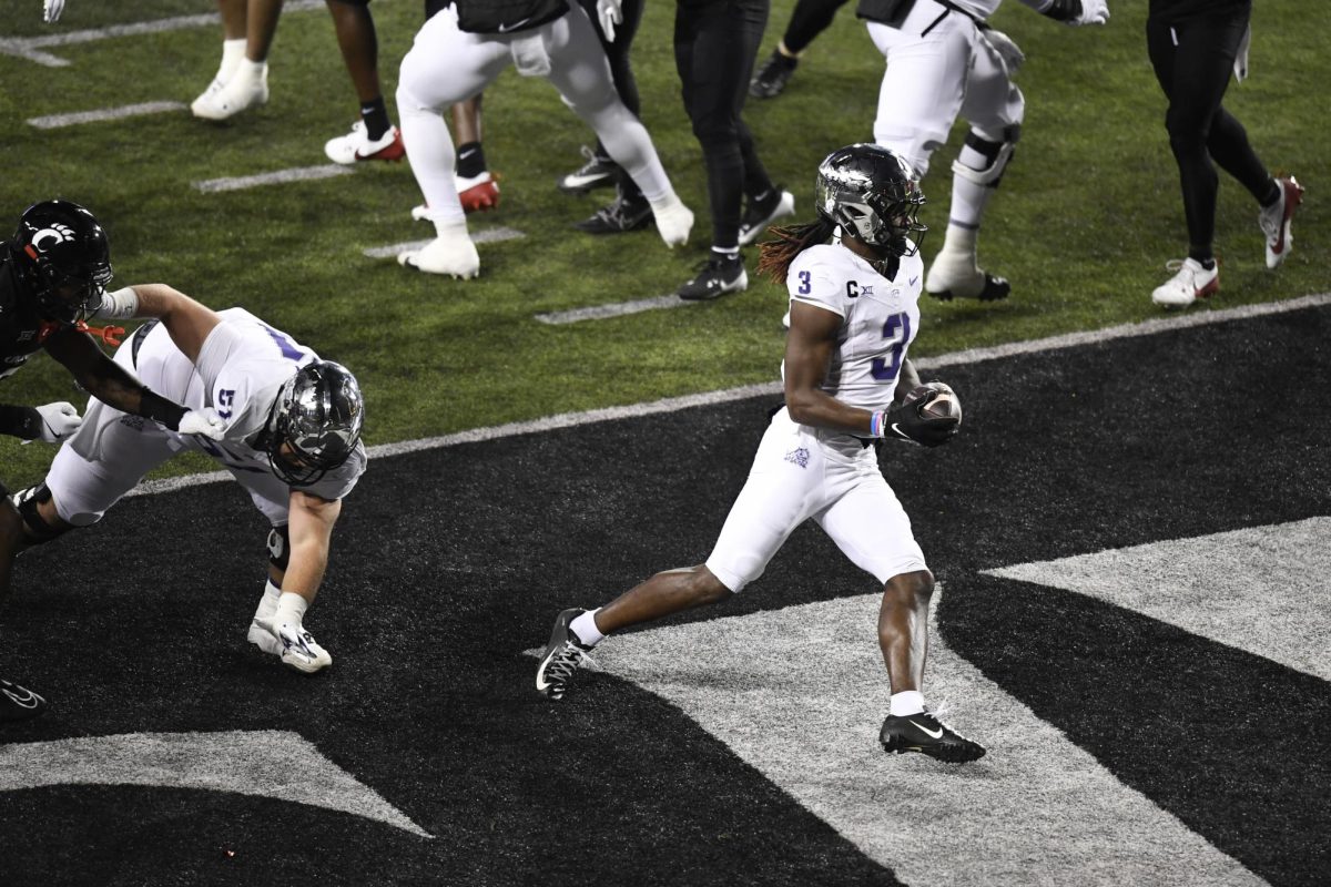 CINCINNATI, OH - NOVEMBER 30: Texas Christian Horned Frogs Wide Receiver Savion Williams (3) rushes for a touchdown during the college football game between the Texas Christian Horned Frogs and the Cincinnati Bearcats on November 30, 2024, at Nippert Stadium in Cincinnati, Ohio. (Photo by Michael Allio/Icon Sportswire) (Icon Sportswire via AP Images)