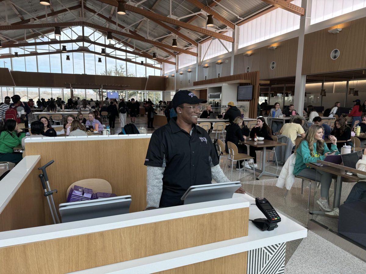 TCU staff greets long lines on East End Dining's opening day.