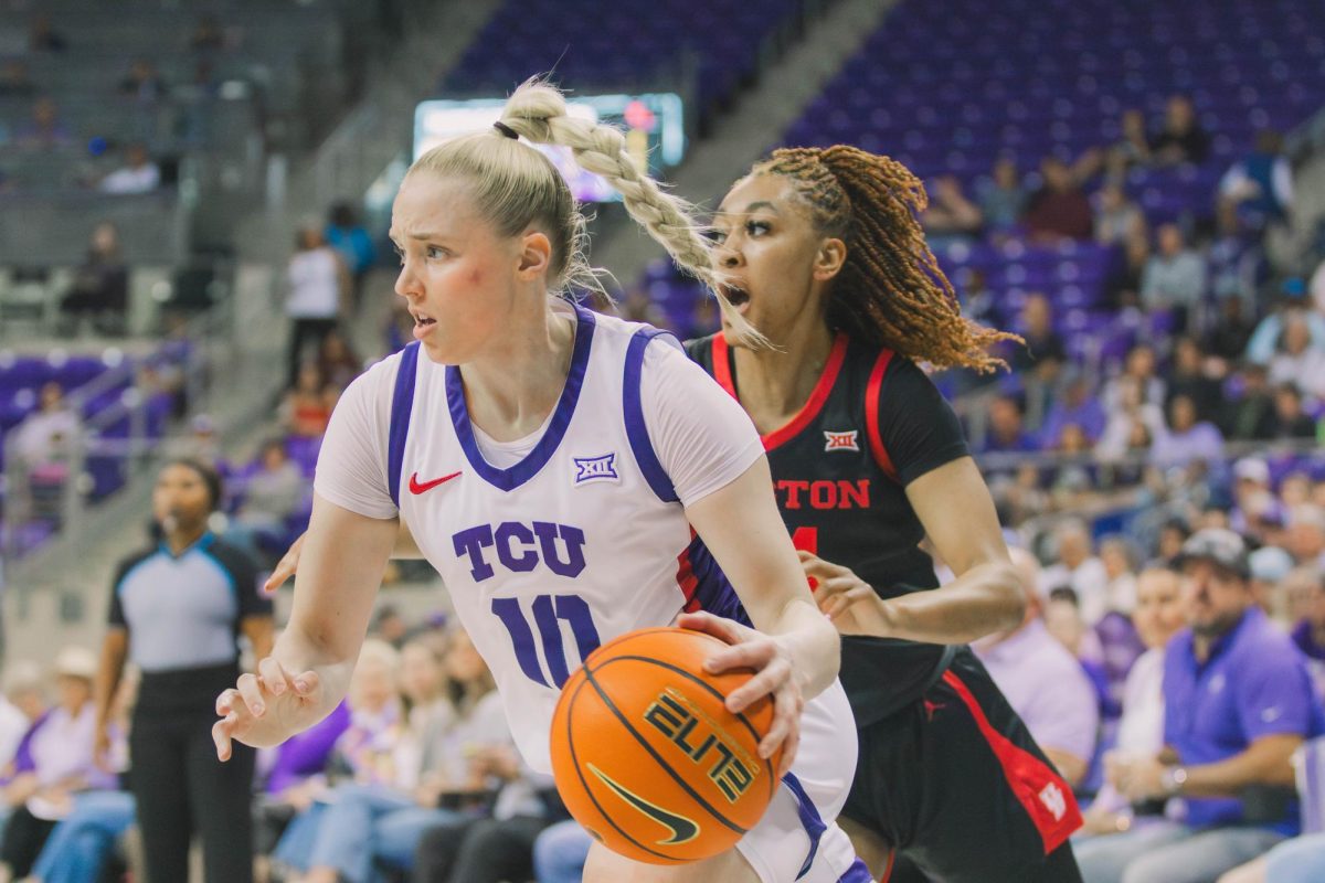 Hailey Van Lith attempting a lay-up