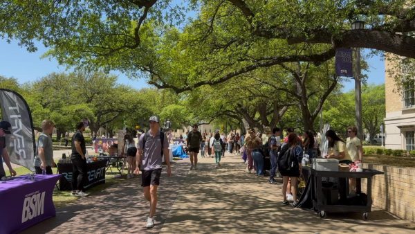 Students walking through the wellness fair on April 9. (Analise Wachtel)