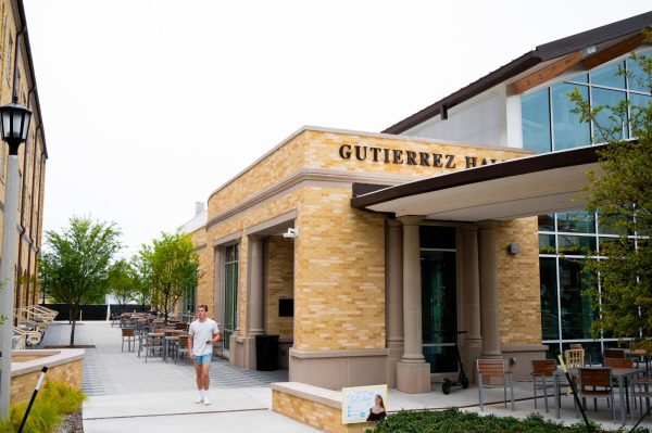 Gutierrez Hall, a new favorite dining spot among students, draws both commuters and residents. (TCU 360/Nghia Tran)