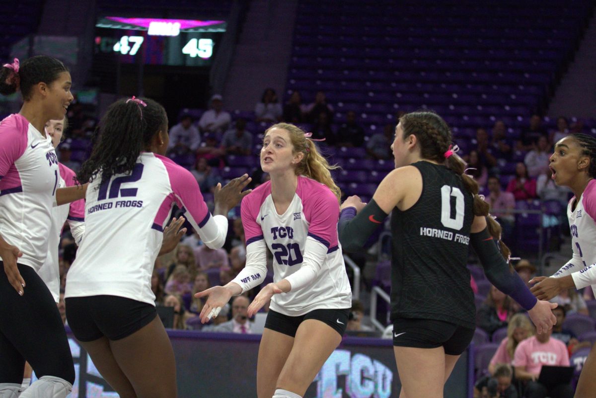 TCU setter Ella Foti (center) celebrates with opposite hitter Samara Coleman (left) and libero Alice Volpe (right) at Schollmaier Arena in Fort Worth, Texas Oct. 15, 2025. The TCU Horned Frogs beat the Cincinnati Bearcats 3-1 (TCU360/Logan Pope).