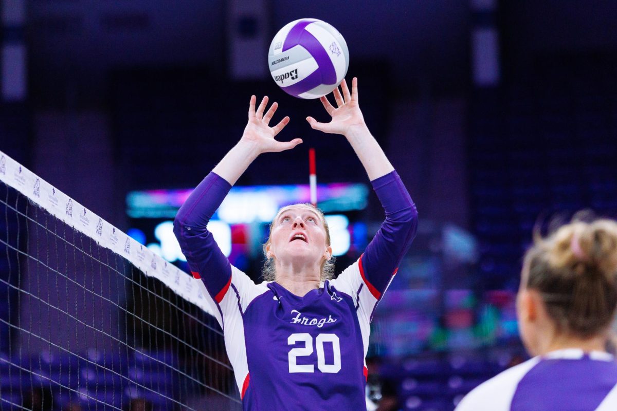 TCU setter Ella Foti sets the ball at Schollmaier Arena in Fort Worth, Texas Oct. 17, 2025. The TCU Horned Frogs beat the Kansas State Wildcats 3-1. (TCU360/Tyler Chan)