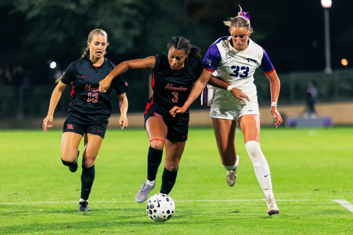 TCU forward Grace Vest battles for the ball with the defenders at Garvey Rosenthal Stadium in Fort Worth, Texas, Oct. 30, 2025. The TCU Horned Frogs beat the Houston Cougars 2-0. (TCU360/Tyler Chan)