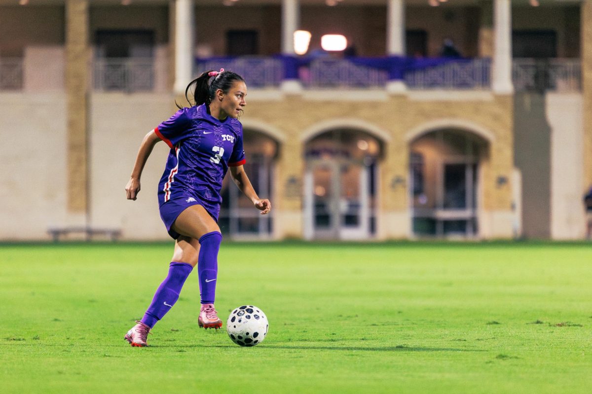 TCU forward AJ Hennessey dribbles the ball upfield at Garvey Rosenthal Stadium in Fort Worth, Texas, Oct. 16, 2025. The TCU Horned Frogs beat the Baylor Bears 3-0. (TCU360/Tyler Chan)