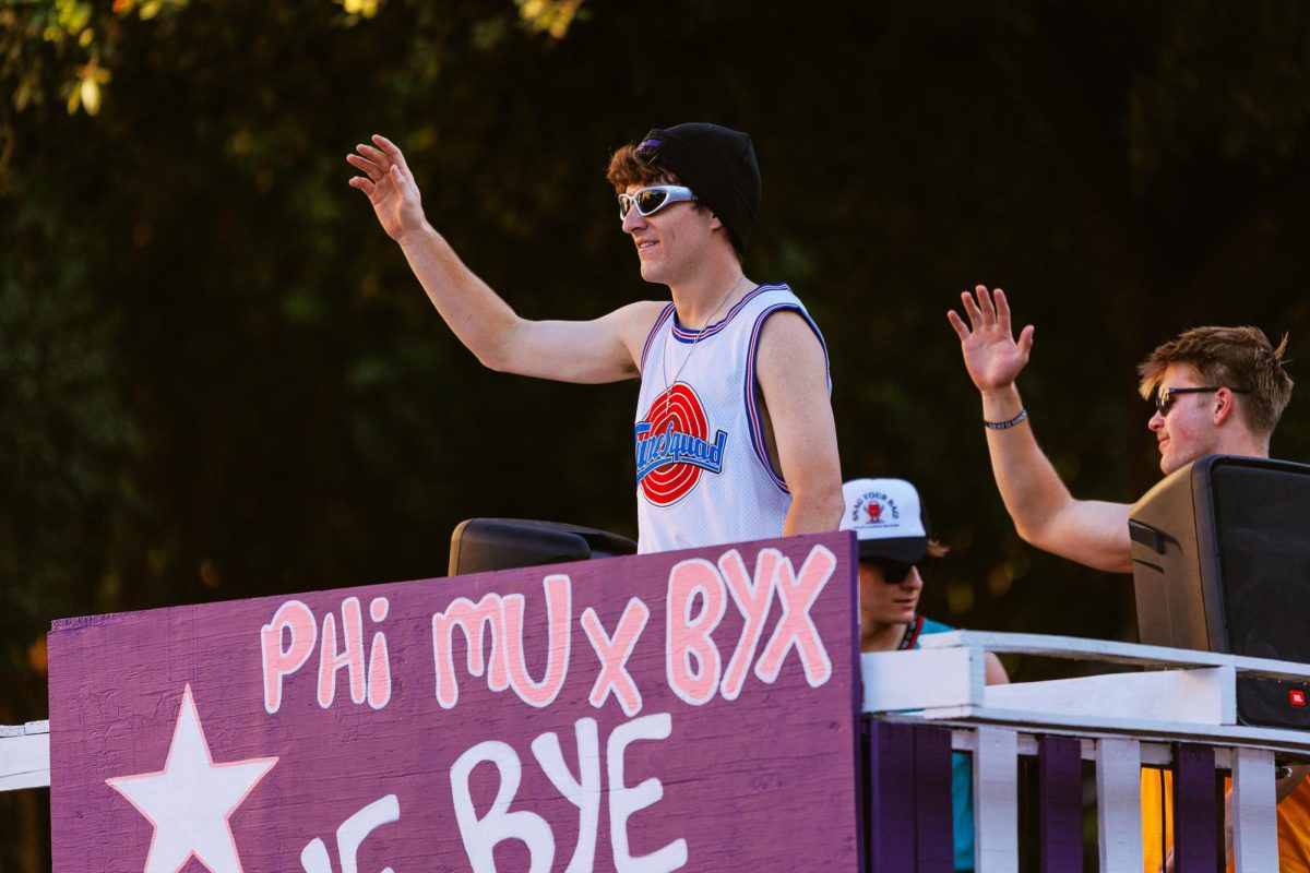 TCU student waving to the crowd the homecoming parade in Fort Worth, Texas Oct. 17, 2025. (TCU360/ Tyler Chan)