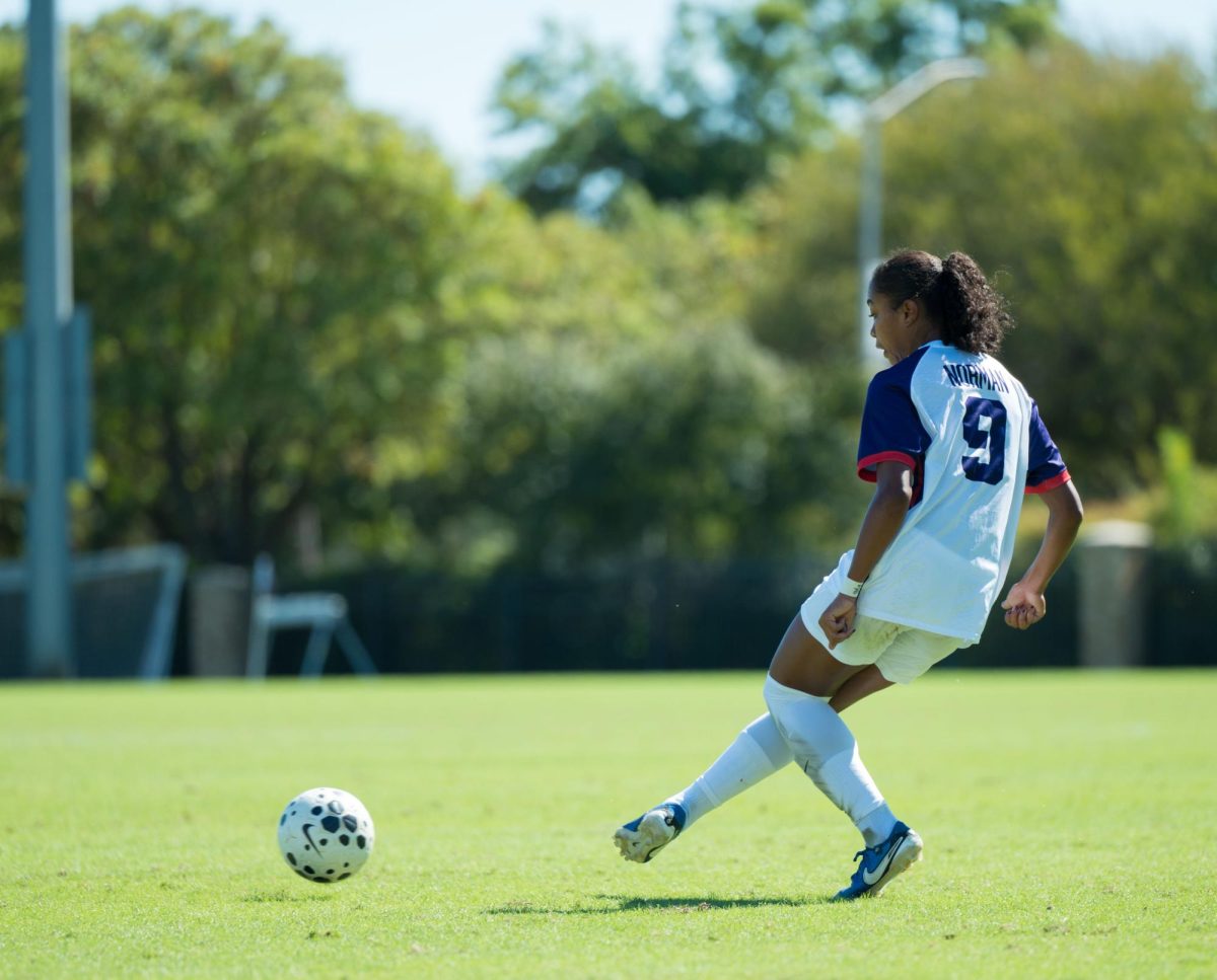 TCU defender Katana Norman passes the ball at Garvey Rosenthal Stadium in Fort Worth, Texas Oct. 19, 2025. The TCU Horned Frogs beat the Oklahoma State Cowgirls 3-1 (TCU360/ Keegan Schmidt)