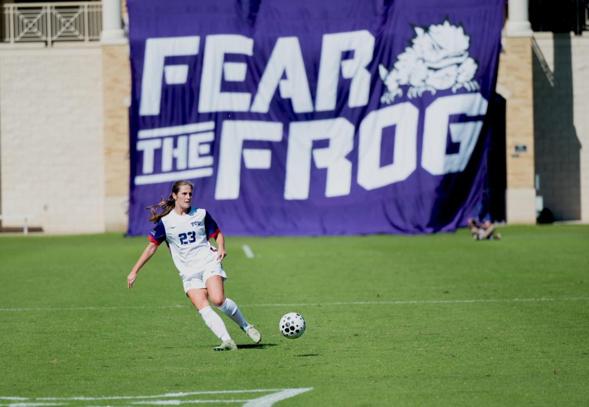 TCU defender Grace Coppinger looks to make a pass at Garvey Rosenthal Stadium in Fort Worth, Texas Oct. 19, 2025. The TCU Horned Frogs beat the Oklahoma State Cowgirls 3-1 (TCU360/ Keegan Schmidt)