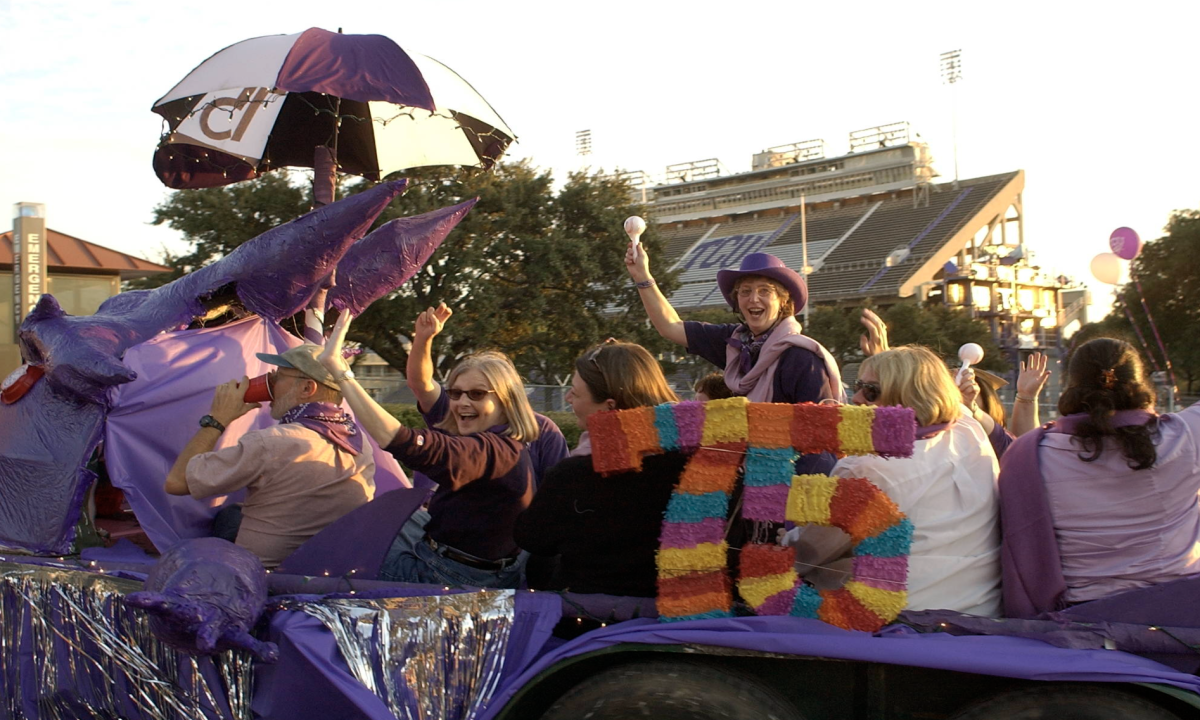 TCU Class of 1975 float from the 2005 Homecoming parade. (Courtesy of the TCU Library Archives)