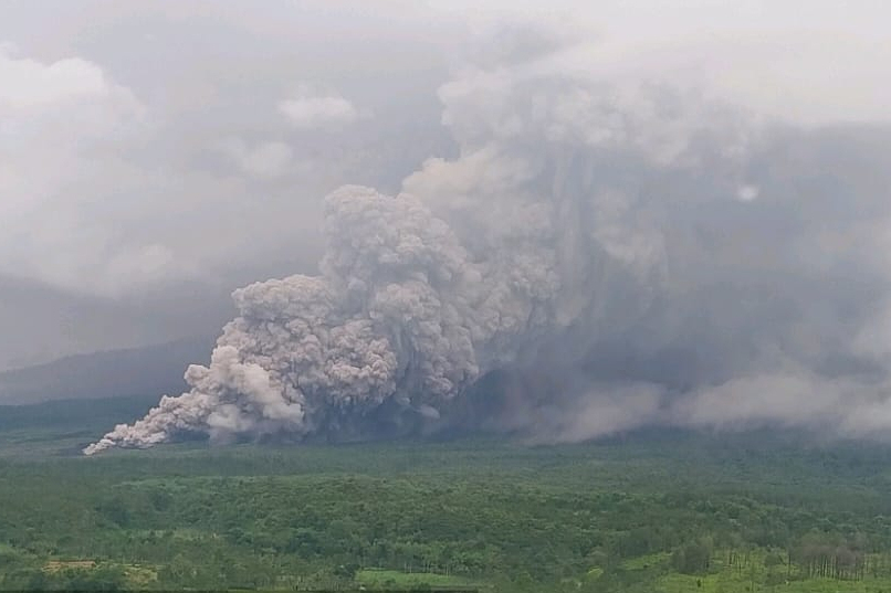 In this photo released by the Geological Agency (Badan Geologi) of Indonesia's Ministry of Energy and Mineral Resources, Mount Semeru releases volcanic materials during an eruption in Lumajang, East Java, Indonesia, Wednesday, Nov. 19, 2025. (Badan Geologi via AP)
