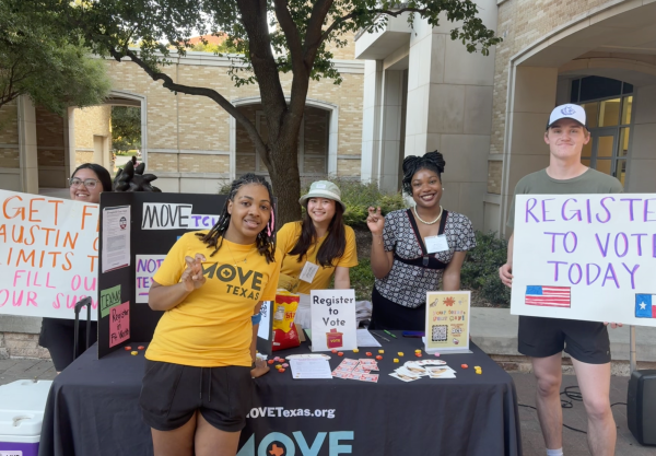 Members of MOVE Texas TCU registered voters in BLUU Plaza.