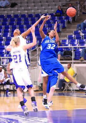 Womens Basketball: Season improves for Frogs