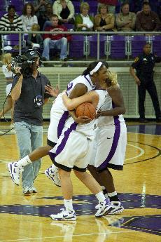 Lady Frogs shock No. 3 Maryland
