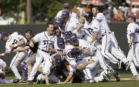 TCU beats Texas 4-1, advances to College World Series