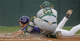 Baseball team succumbs to Baylor 2-1