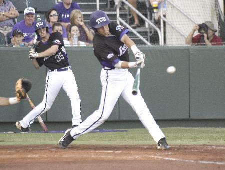 Frogs pummel Cardinals 16-3