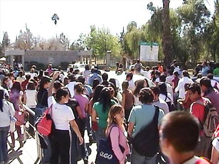 Mexican sister school students protest loss of scholarships